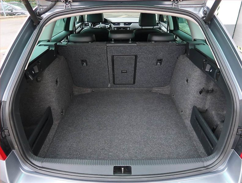 Škoda Octavia (2013) Elegance 1.8 TSI, 4X4 - fotka 14 z 23
