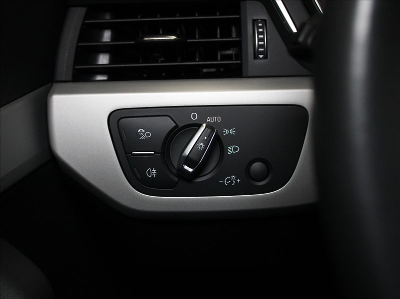 Audi A4 2,0 TFSi 150kW Avant ACC LED - fotka 21 z 28
