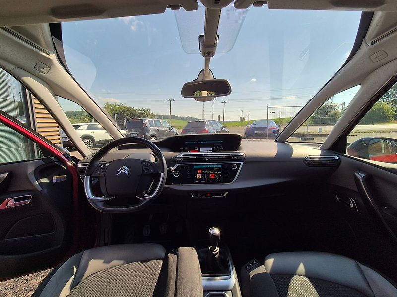 Citroën C4 Picasso 1.2 96kW Manuál, SHINE výbava - fotka 13 z 26