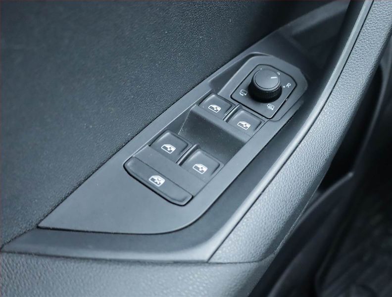 Škoda Karoq (2024) Fresh 1.5 TSI - fotka 22 z 22