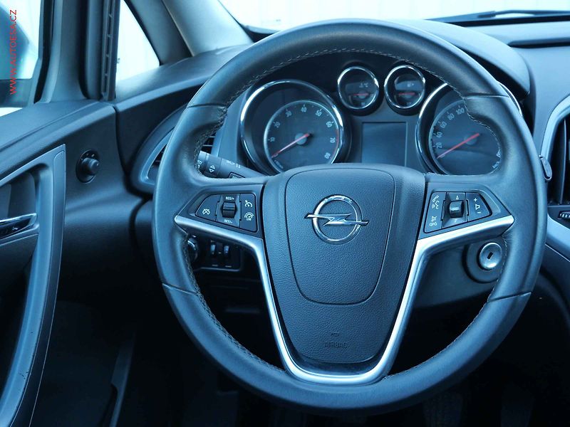 Opel Astra (2013) 1.4i, ČR, AC, temp - fotka 11 z 16