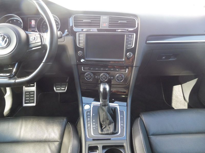 Volkswagen Golf Variant (2016) R 2,0 TSI 221kW DSG 4MOTION - fotka 11 z 29