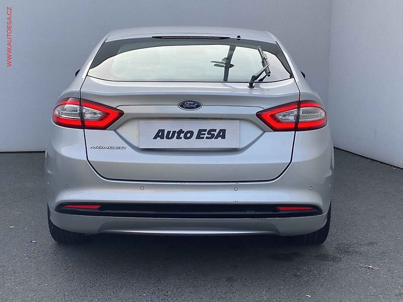 Ford Mondeo (2015) 2.0 TDCi, Titanium, park - fotka 5 z 18