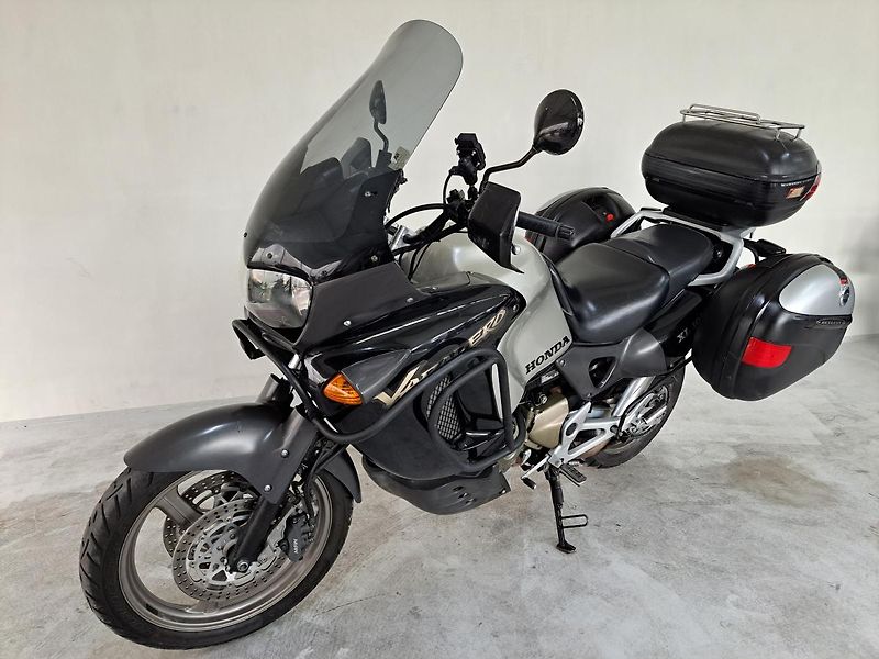 Honda XL 1000 V Varadero (2000) - fotka 6 z 17