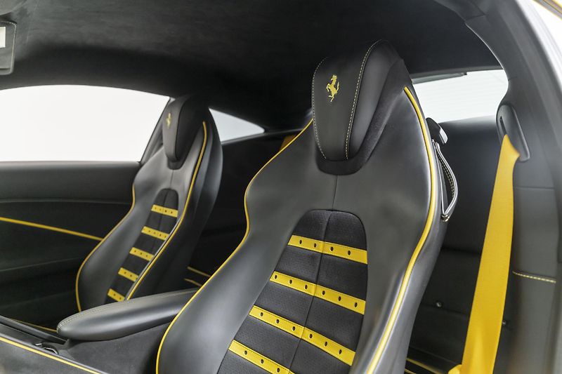 Ferrari Roma Giallo modena*krásná výbava - fotka 8 z 45