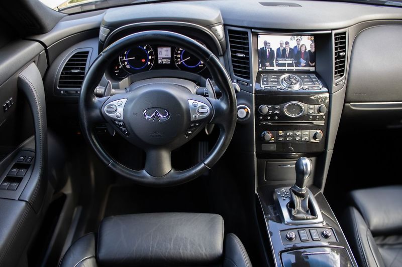 Infiniti QX70 Verze S, servisované, DVB-T - fotka 14 z 53