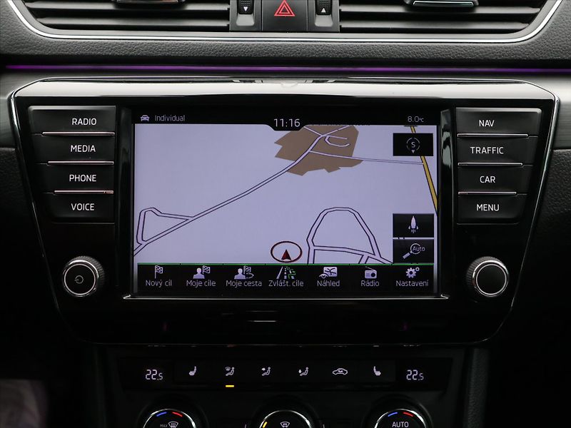 Škoda Superb 2,0 TDI 110kW Style CZ - fotka 24 z 39