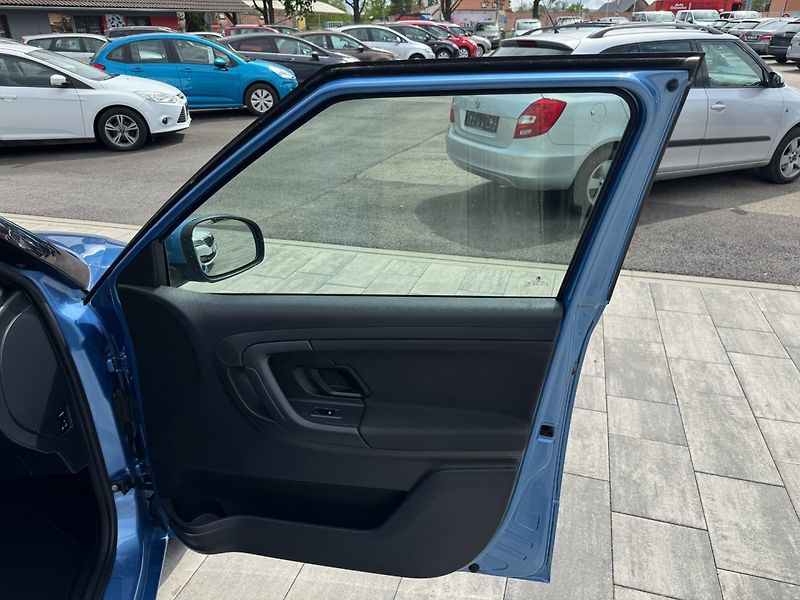 Škoda Fabia (2013) STYLE 1,2 TSI 63 KW - fotka 23 z 35