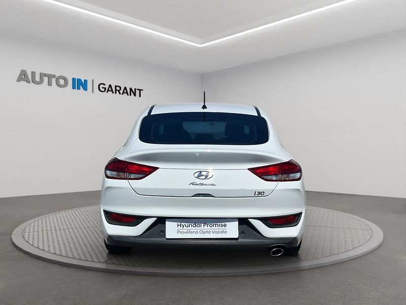 Hyundai i30 (2018) TRIKOLOR COMFORT 1.0 T-GDi 88k - fotka 5 z 22