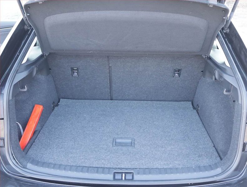 Škoda Scala (2019) 1.0 TSI, Automat, Navi - fotka 14 z 22