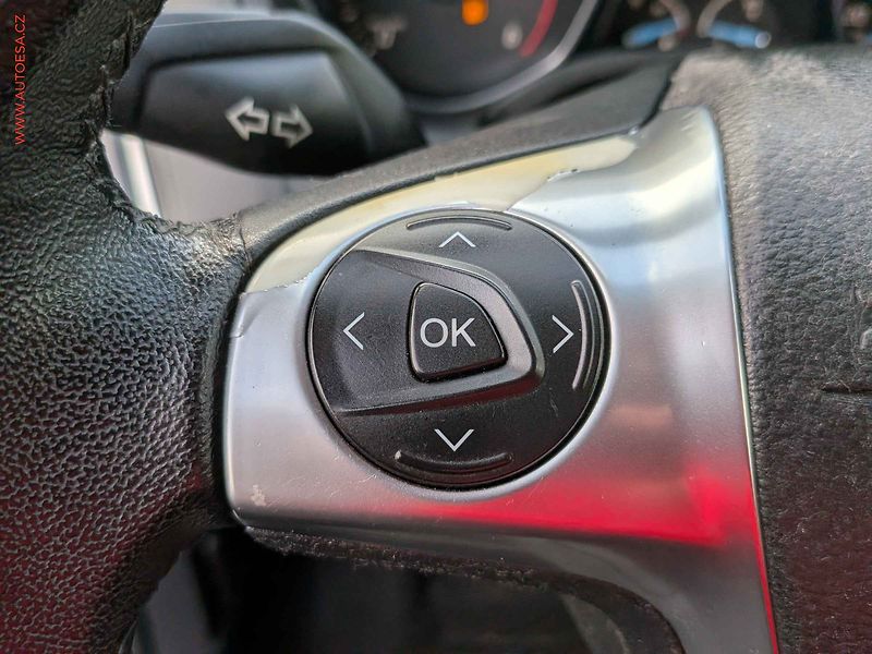 Ford Focus (2012) 1.6TDCi, AC, tempo, park.sist - fotka 13 z 16