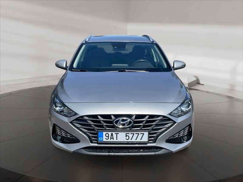 Hyundai i30 1,0 TGDI 120 Comfort - fotka 2 z 11