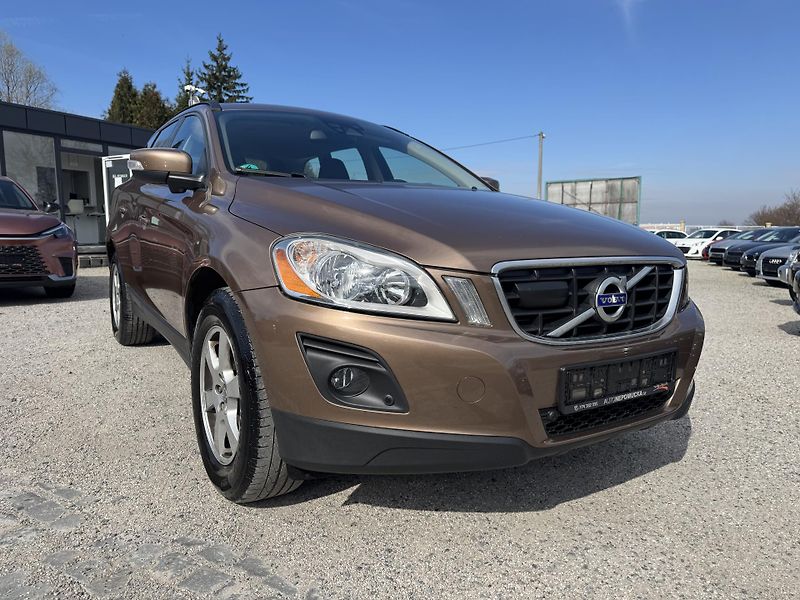 Volvo XC60 (2010) 2.4D5 151KW 1.Majitel AWD  - fotka 10 z 40