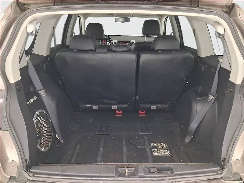 Mitsubishi Outlander (2013) 2.2 DI-D, 4X4, 7 míst - fotka 13 z 21