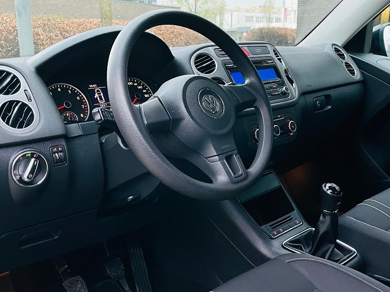 Volkswagen Tiguan 1.4TSi MANUÁL VÝHŘEV SERVISKA - fotka 27 z 45