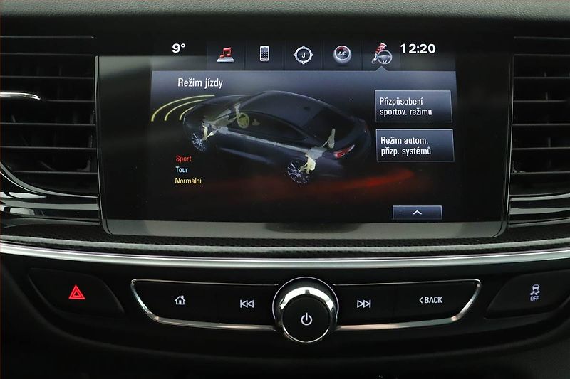 Opel Insignia (2018) 2.0 Turbo 4x4, 4X4, Automat - fotka 9 z 17