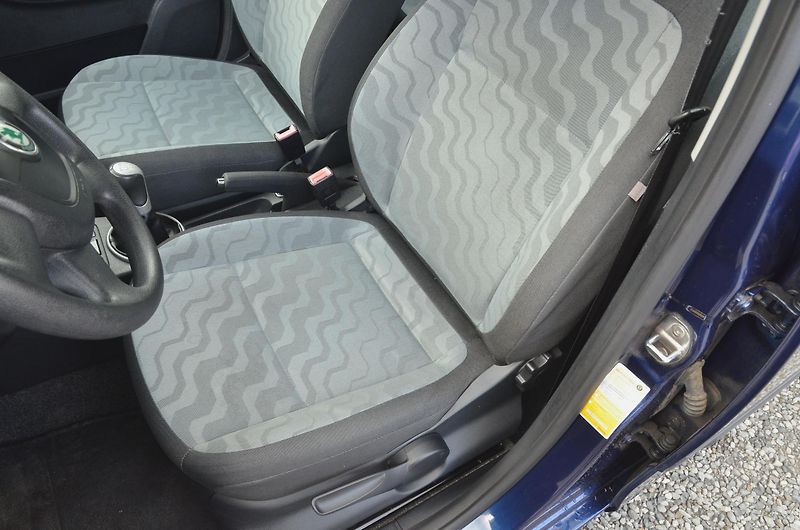 Škoda Fabia (2009) 1.4i 16V 63kW AMBITION / KLIMA - fotka 16 z 33