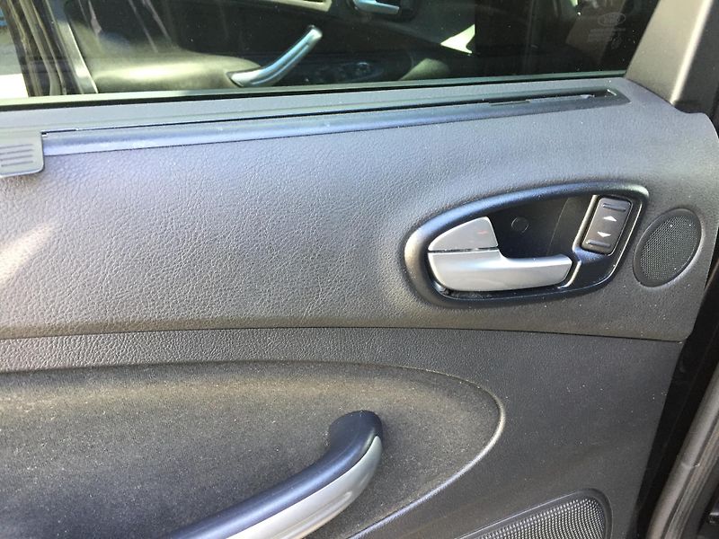 Ford Galaxy (2007) Ghia - 2,0TDCi - fotka 17 z 25