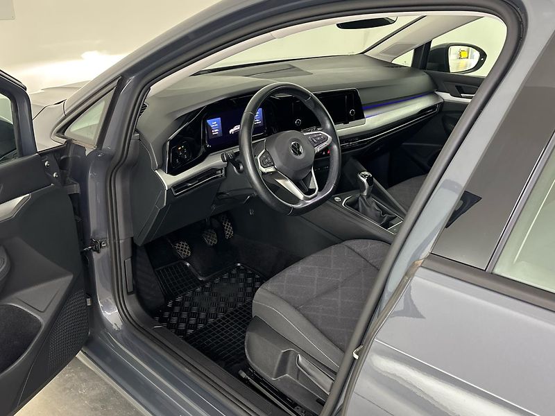 Volkswagen Golf Life - fotka 6 z 28