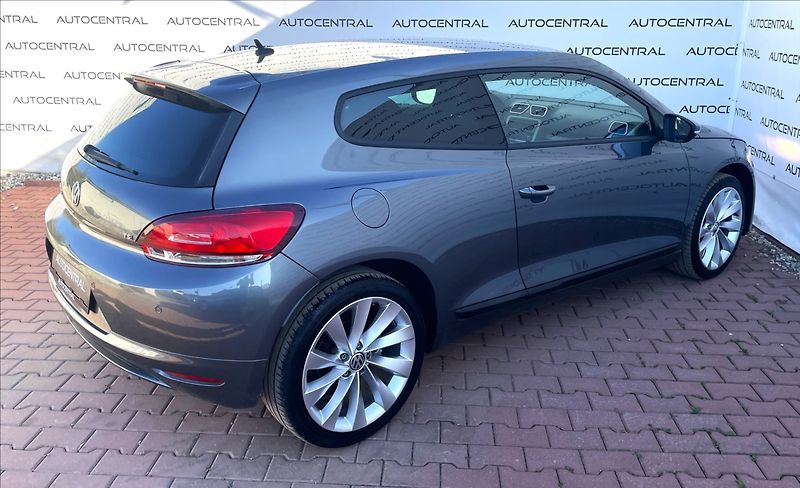 Volkswagen Scirocco 1,4 TSi,90kW,SPORT,serv.kn.,ST - fotka 4 z 23
