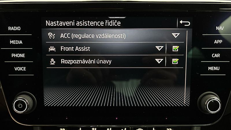 Škoda Superb 2.0 TDI DSG 4x4 Sportline - fotka 26 z 29