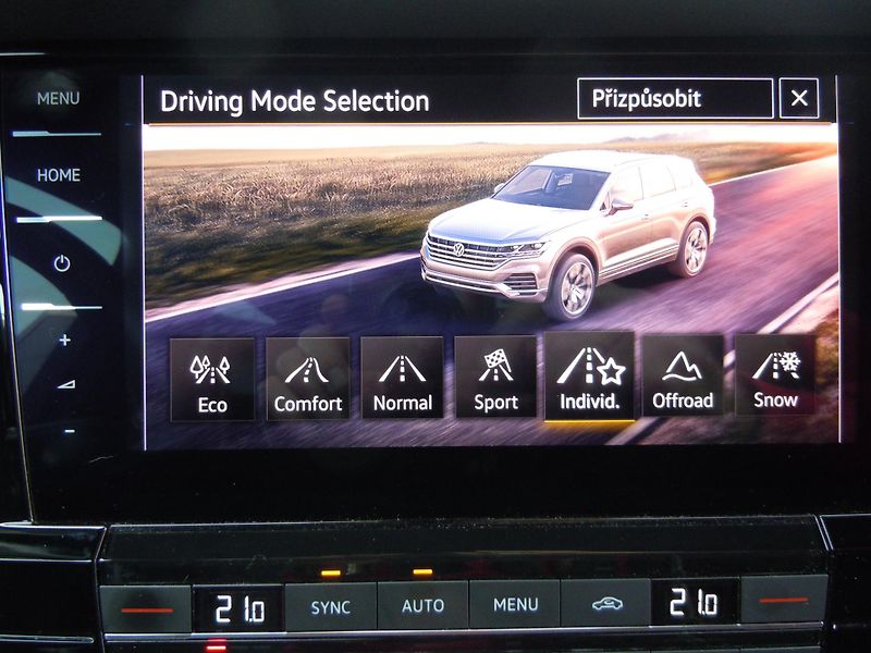 Volkswagen Touareg 3,0TDI VZDUCH KŮŽE HUD TAŽNÉ - fotka 28 z 40