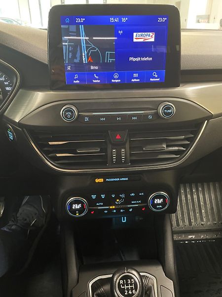 Ford Focus Titanium 1,5Ecoblue REZERVACE - fotka 17 z 29