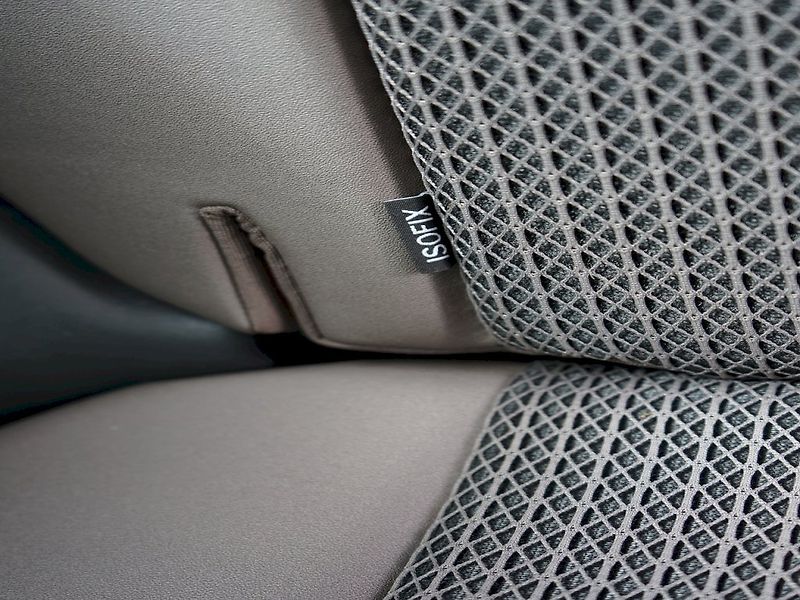 Peugeot 2008 (2015) BlueHDI Allure - tažné - fotka 19 z 21