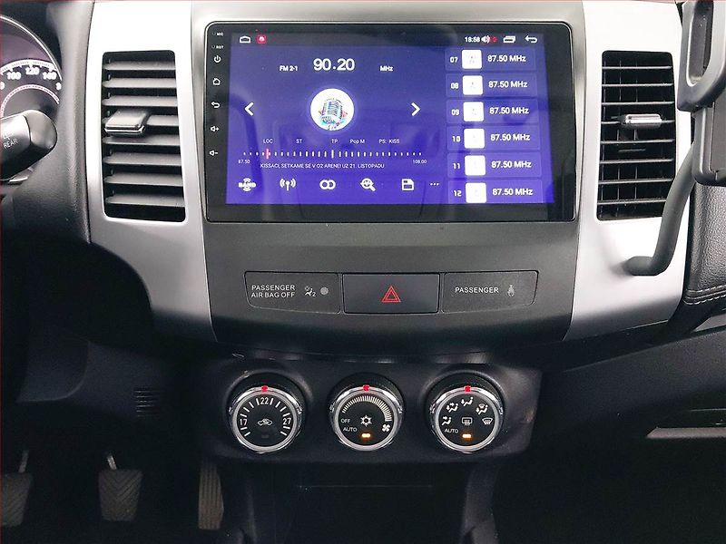 Mitsubishi Outlander (2011) 2.2 DI-D, 4X4, 7 míst - fotka 12 z 21