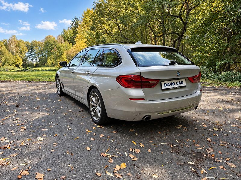 BMW Řada 5 2,0 530i xDrive Luxury Line - fotka 5 z 40