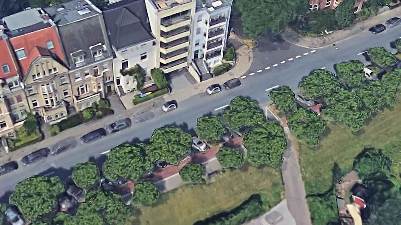 Vozy Smart zaparkované u příjezdové cesty.