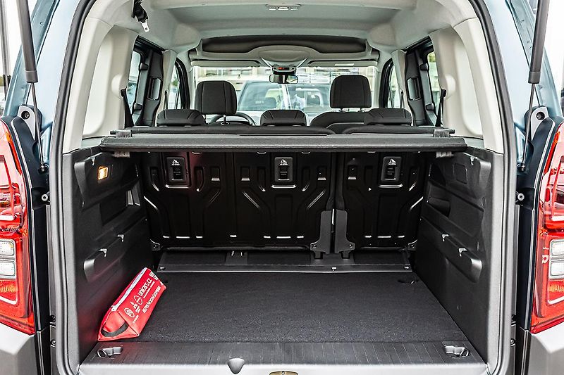 Citroën Berlingo (2026) 1,2 PLUS benzín 110k + KAMERA - fotka 7 z 14