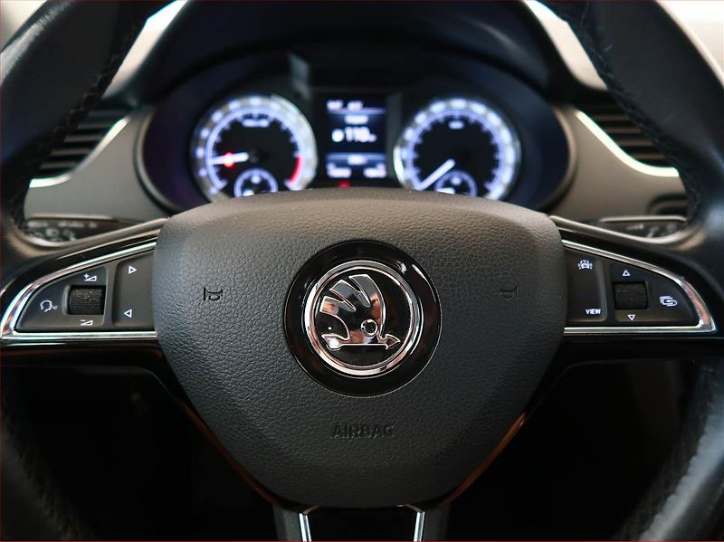 Škoda Octavia (2018) 1.6 TDI, Navi, Tempomat - fotka 16 z 16