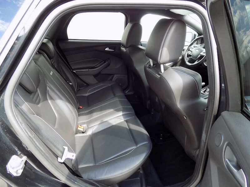 Ford Focus (2013) 2.0i ST/Bi-xenon/kůže/LED/ - fotka 17 z 36