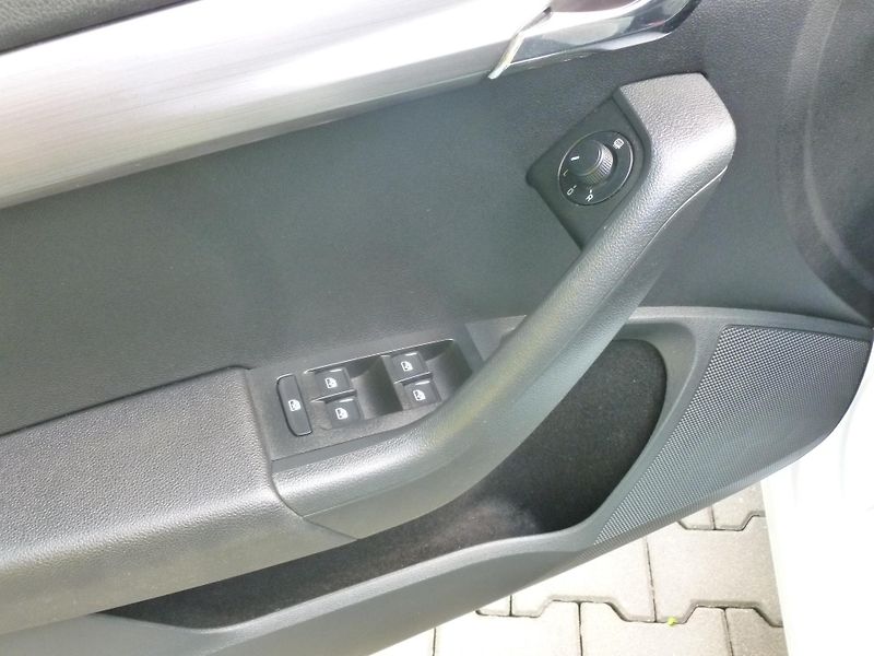 Škoda Octavia KOMBI III  TSI 85 KW NAVIGACE - fotka 13 z 20