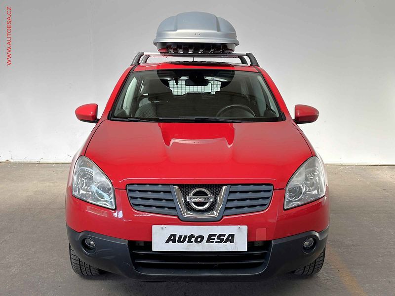 Nissan Qashqai (2008) 2.0DCi 4x4, AC, temp - fotka 2 z 15