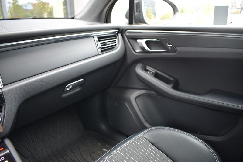Porsche Macan (2023) T/Pano/KeyLess - fotka 20 z 42