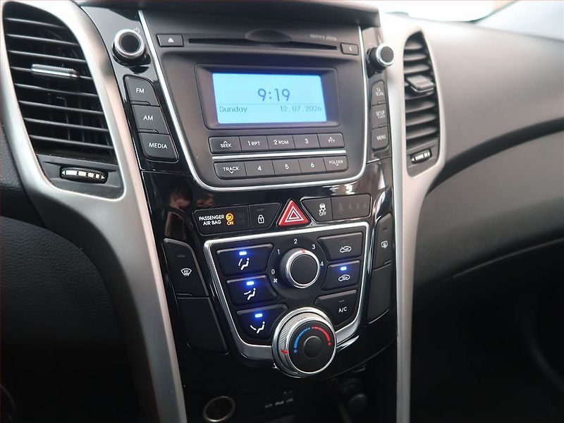 Hyundai i30 (2015) 1.6 MPI - fotka 12 z 14