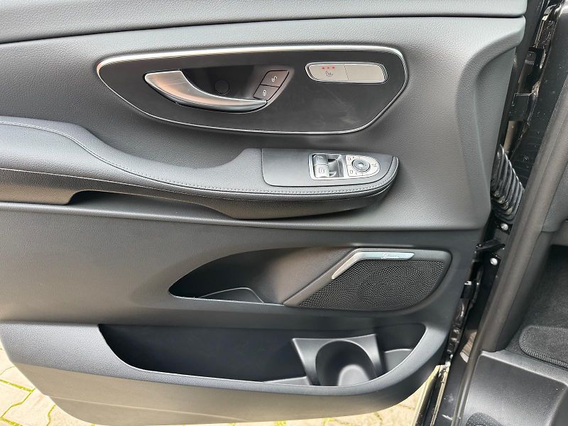 Mercedes-Benz Třídy V V300D-4M-AMG-AVANTG-R19-ČR-NOV - fotka 12 z 35