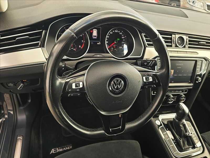Volkswagen Passat VIII 1,4TSi DSG Highline - fotka 11 z 56