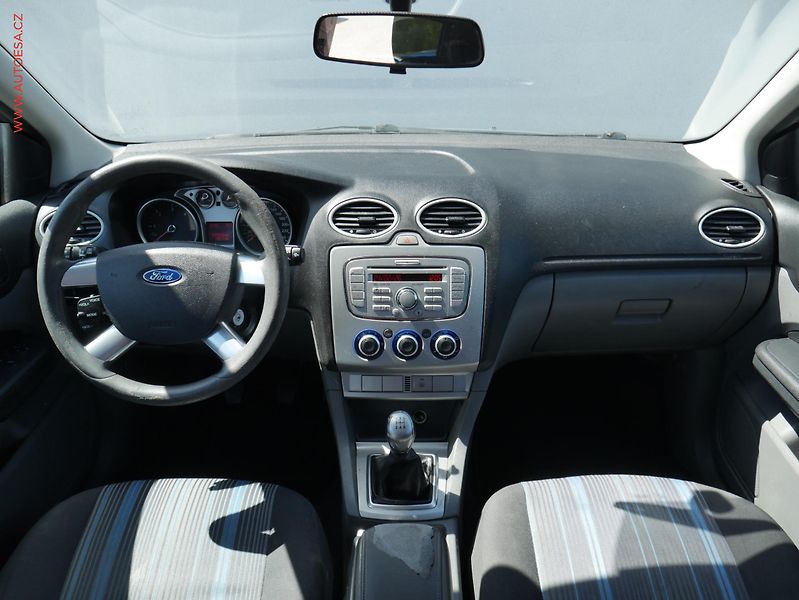 Ford Focus (2008) 1.6 TDCi, ČR, AC - fotka 8 z 16