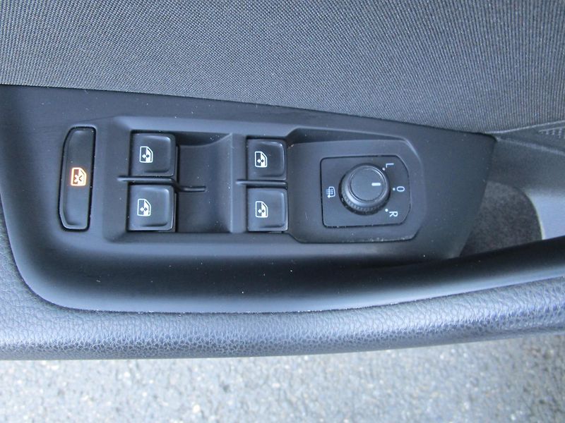 Volkswagen Passat Business Premium 2.0 TDI 110 k - fotka 8 z 21