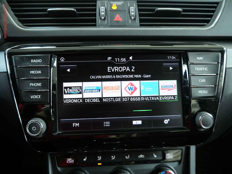 Škoda Superb (2015) 1.6 TDi, DSG, bixen, navi - fotka 19 z 22