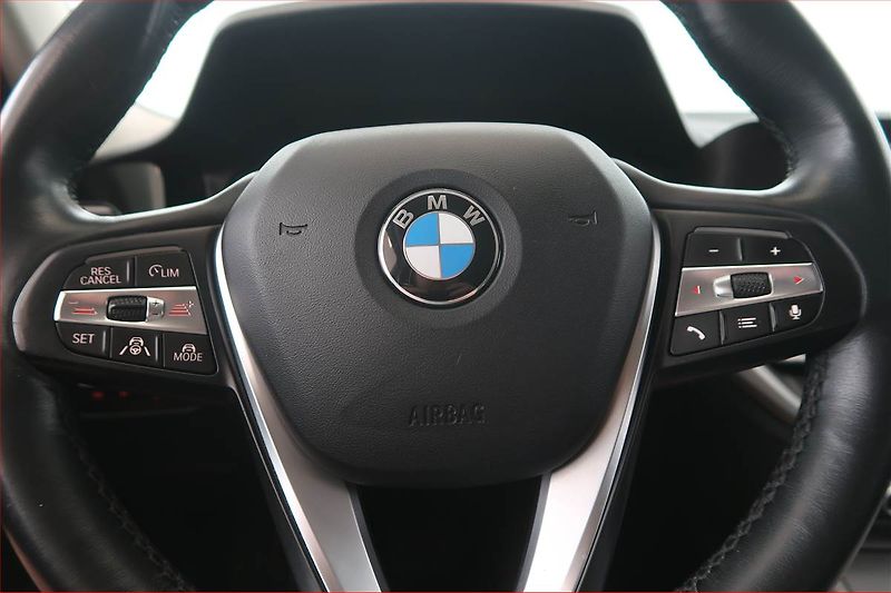 BMW Řada 3 (2020) 320 d xDrive, 4X4, Automat - fotka 16 z 20