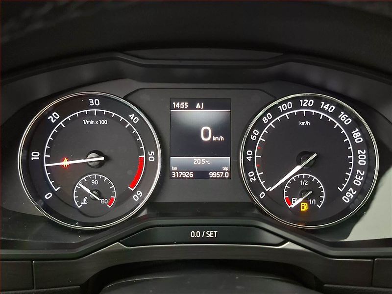 Škoda Superb (2018) 1.6 TDI, Kůže, Navi, Tempomat - fotka 11 z 21