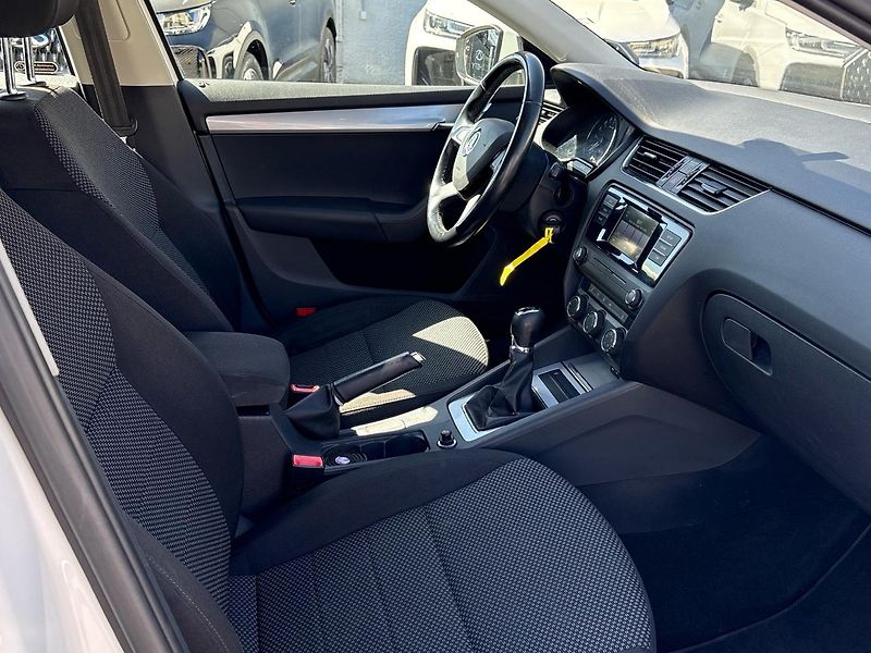 Škoda Octavia (2014)  1.6 TDI CR DPF Ambition Combi - fotka 13 z 18