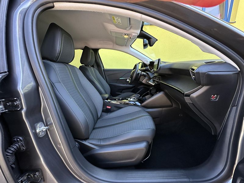 Peugeot 208 (2021) 1.2 PureTech ALLURE *AUTOMAT  - fotka 22 z 41