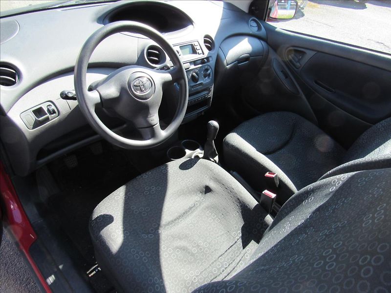 Toyota Yaris 1,0 i Terra VVT-i - fotka 9 z 22