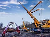 Jeden z nejsilnějších jeřábů v České republice osazoval Novém Dražejově na Strakonicku novou lávku přes řeku Otavu.
