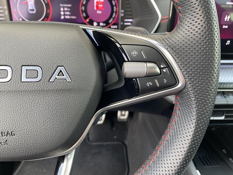 Škoda Octavia Combi 2,0 TSI 195 kW RS DSG - fotka 14 z 28